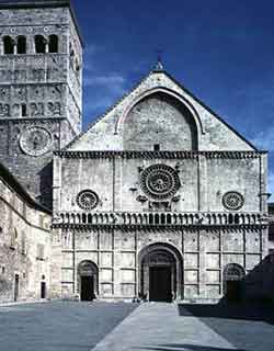 http://www.musicologie.org/sites/a/assisi_dom.jpg