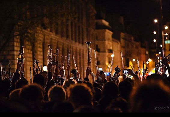 L'Orchestre Debout place de la République