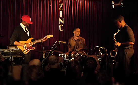 Chris Solar (guitare, Jaimeo Brown (batterie), Jaleel Shaw (saxophone). Photographie © D.R.