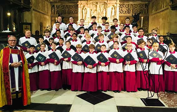 La Schola Cantorum of The Cardinal Vaughan Memorial School 