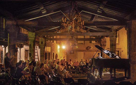 Lagrasse du piano