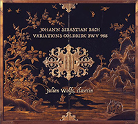 Johann Sebastian Bach, Variations Goldberg, BWV 988, Julien Wolfs (clavecin). Flora 2023 (flora 5523). Enregistré les 14-17 juin 2020, Salle des actes, collège Victor-Hugo de Besançon.