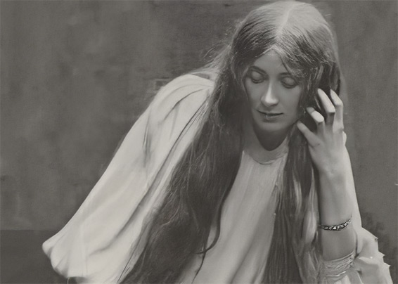 Mary Garden, dans le rôle de Mélisande. Cliché Berger, 1904.