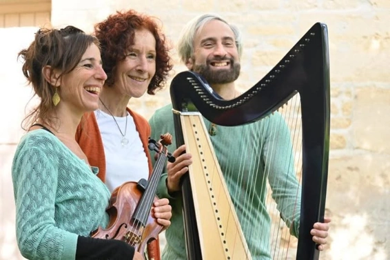 Marie Lemoine, Juliette Robine et Salomon. Photographie © Théâtre de caen.