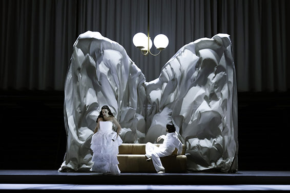 DON GIOVANNI de Mozart, nouvelle production du Festival d’Aix-en-Provence
Direction musicale : Sir Simon Rattle — Mise en scène : Robert Icke
Festival d’Aix-en-Provence 2025 © Monika Rittershaus