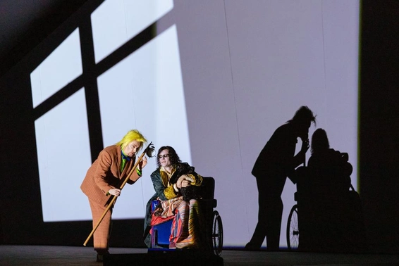 Georg Nigl (Clov) et Philippe Sly (Hamm). Photographie © Wiener Staatsoper-Sofia Vargaiová.