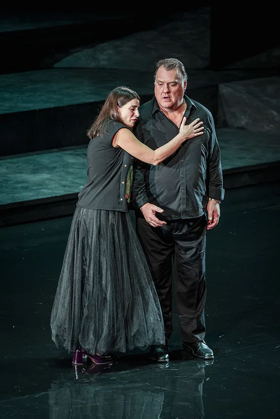 Asmik Grigorian (Senta) et Bryn Terfel (Le Hollandais). Photographie © OMC - Marco Borrelli.