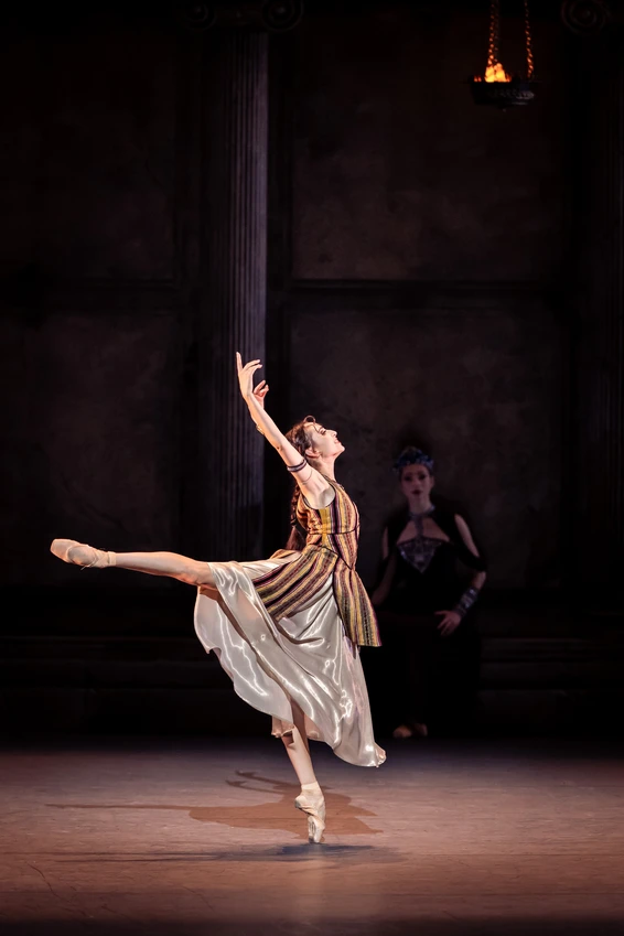 Laura Fernandez Gromova (Kallirhoe). Photographie © Wiener Staatsballett - AshleyTaylor.