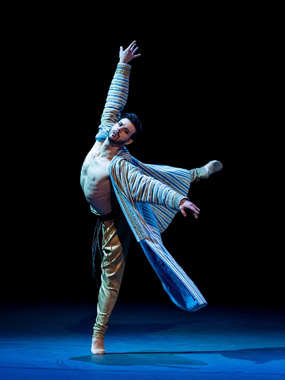 Davide Dato (Dionysios). Photographie © Wiener Staatsballett - AshleyTaylor.