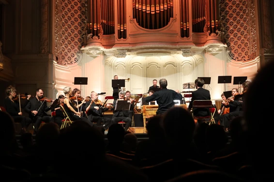 L'ensemble Les Encyclopédistes, sous la direction de Florent Albrecht, Paris, Salle Gaveau, 20 octobre 2025. Photographie © musicologie.org.