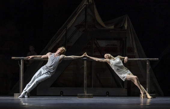 Ige Cornelis (Solo) et Juliette Klein (Niki). Photographie © Hans Gerritsen.