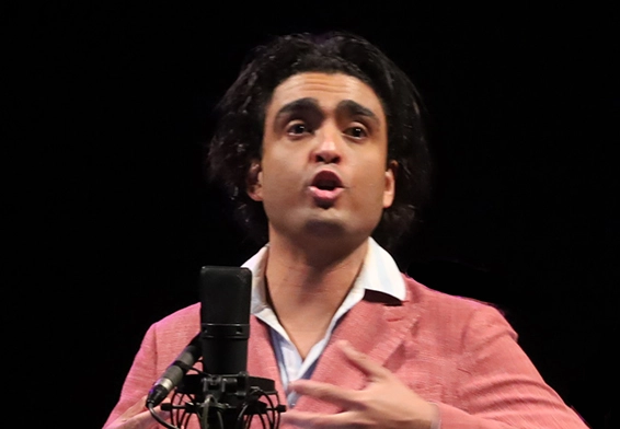 Juan Goes au théâtre Déjazet à Paris, 2 octobre 2025. Photographie © musicologie.org.