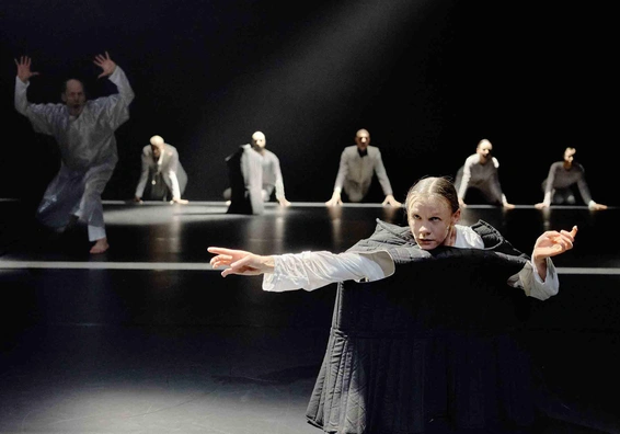 Macbeth d’après William Shakespeare, Tero Saarinen Company, Tero Saarinen. photographie © Justus Hirvi.