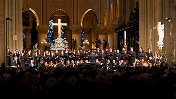La Maîtrise Notre-Dame de Paris et l’Orchestre national Auvergne-Rhône-Alpes, sous la direction d'Henri Chalet. Photographie © Yannick Boschat.