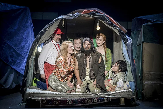 Robinson Crusoé, Théâtre des Champs-Élysées, décembre 2025. Photographie © Vincent Pontet