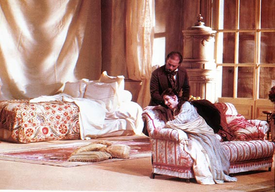 Giuseppe Verdi, La Traviata : Teatro alla Scala de Milan, 1991 : Tiziana Fabriccini (Violetta) et Paolo Coni (Giorgio Germont).