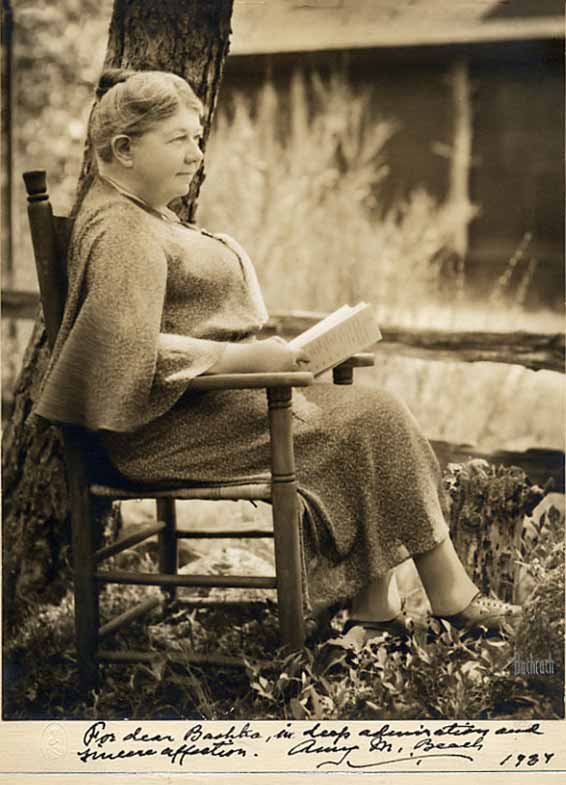 Amy Beach en 1934, à Centerville on Cape Cod « For dear Bashka, in deep admiration and sincere affection. Amy M. Beach, 1934. ».