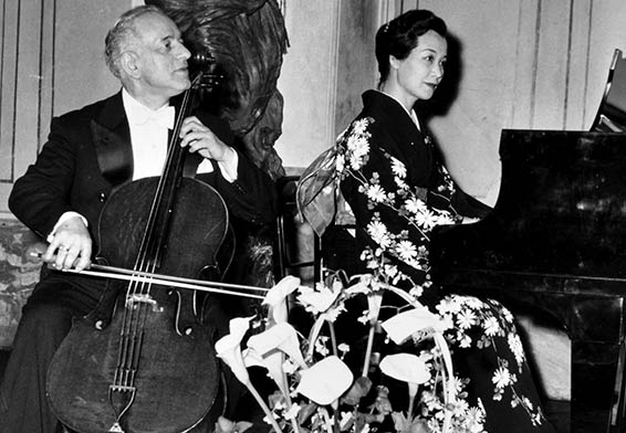 Gaspar Cassadó et son épouse Chieko Hara.