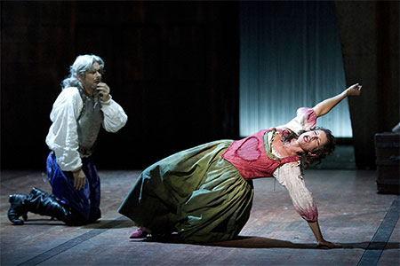 Nicolas Cavallier (Cervantès / Don-Quichotte) et Nicola Beller Carbone (Aldonza / Dulcinea).