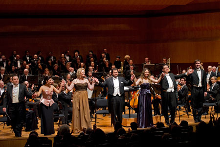 Le maestro Antonino Fogliani, Karine Ohanyan (Teresa), Annick Massis (Amina), Celso Albelo (Elvino), Alessandra Marianelli-(Lisa), In Sung Sim (Le-Comte-Rodolfo), Gabriele Ribis (Alessio).