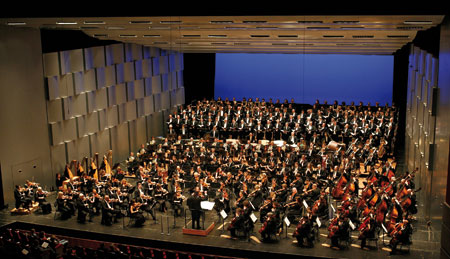 Orchestre philharmonique de Monte-Carlo et le Rundfunkchor Berlin (photographie Éric Mathon).