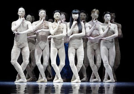 Le corps DU BALLET, création d'Emio Greco et de Pieter C. Scholten. Photo Marie-Laure Briane